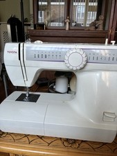 Toyota RS2000 Sewing Machine and Case Good Condition Working Order