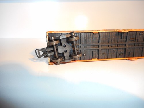 Lima 50' Santa Fe Boxcar. V/Good condition. Metal wheels. HO scale. No box - Picture 7 of 8