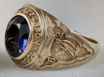 Rare Vintage Port Jefferson high school NY LI 10k gold class 1962