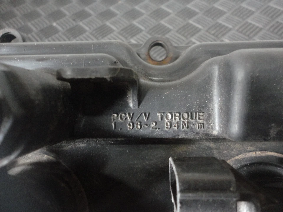 Nissan Máxima 2002 3,5 L V6 Vin D cuarto dígito motor A/T cubierta de válvula trasera Foto 3 de 4