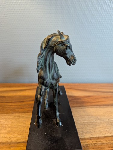 Superbe cheval en bronze à patine verte sur socle en marbre noir - Photo 3/7