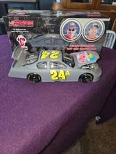 Jeff Gordon #24 DuPont/ Test Car/ CREW CHIEF COLLECTION 2005 Monte Carlo NO CARD