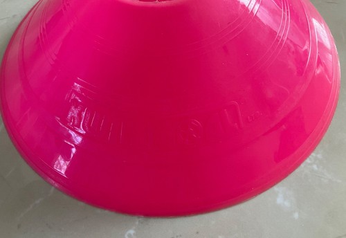 5 coni calcio Kwik Goal usati 4 rosa, 1 giallo - Foto 2 di 4