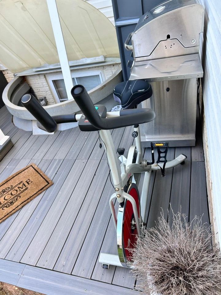 Bicicleta estática de ciclismo de interior Sunny Health Fitness SFB1423 Foto 2 de 4