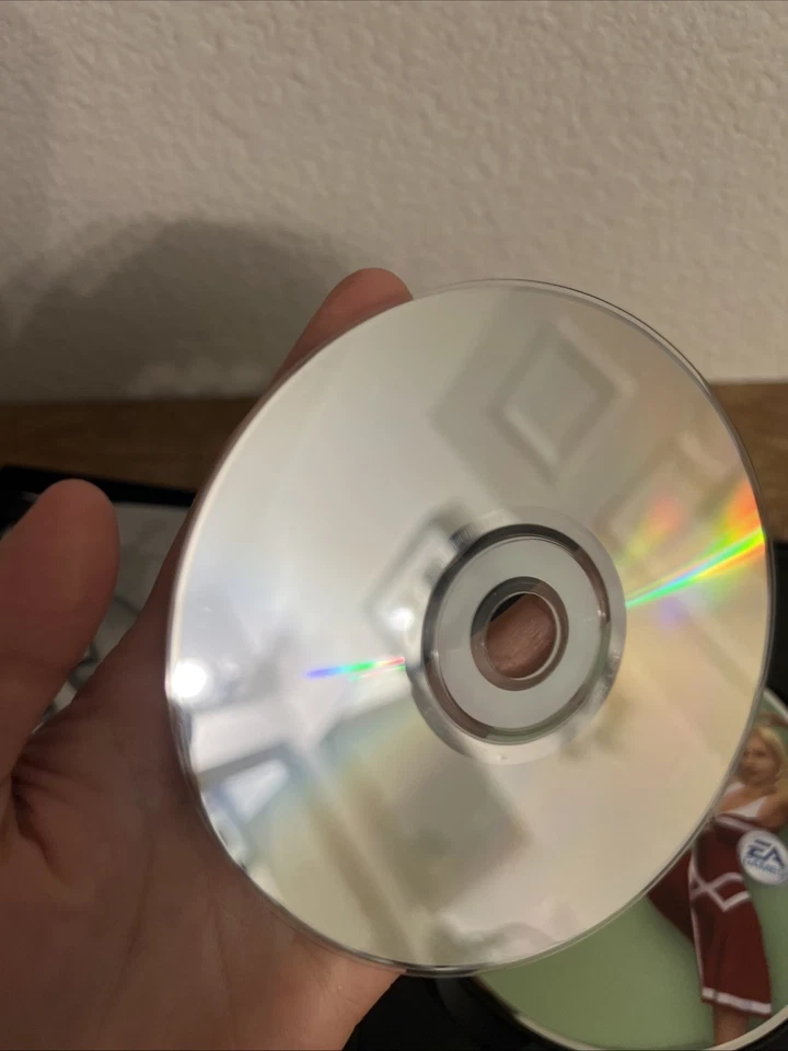 The Sims 2 University Pc Cd-ROM Video Game T-Teen EA Games W/Manual - No Artwork - Image 4 of 4