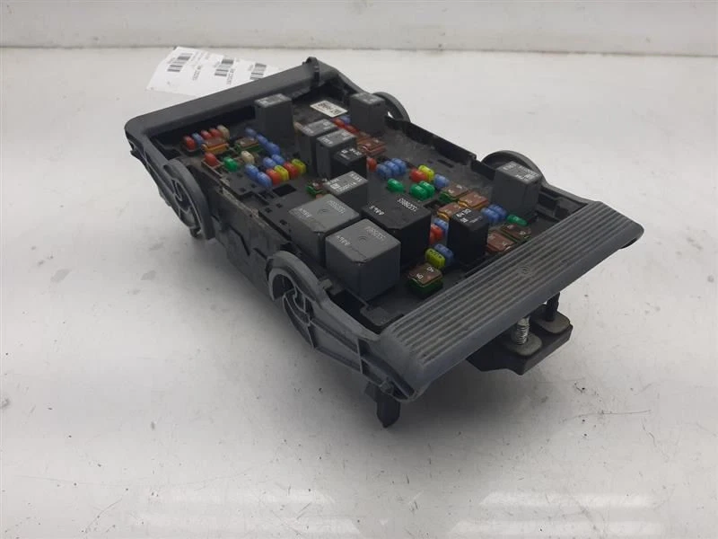 Motor caja fusibles 10-14 Cadillac Escalade 22798217 Foto 2 de 4