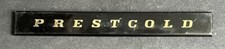 PRESTCOLD OLDTIMER FAHRZEUG KÜHLSCHRANK EISFACH KÜHLBOX KÜHLER ABZEICHEN NAMENSSCHILD SCHILD