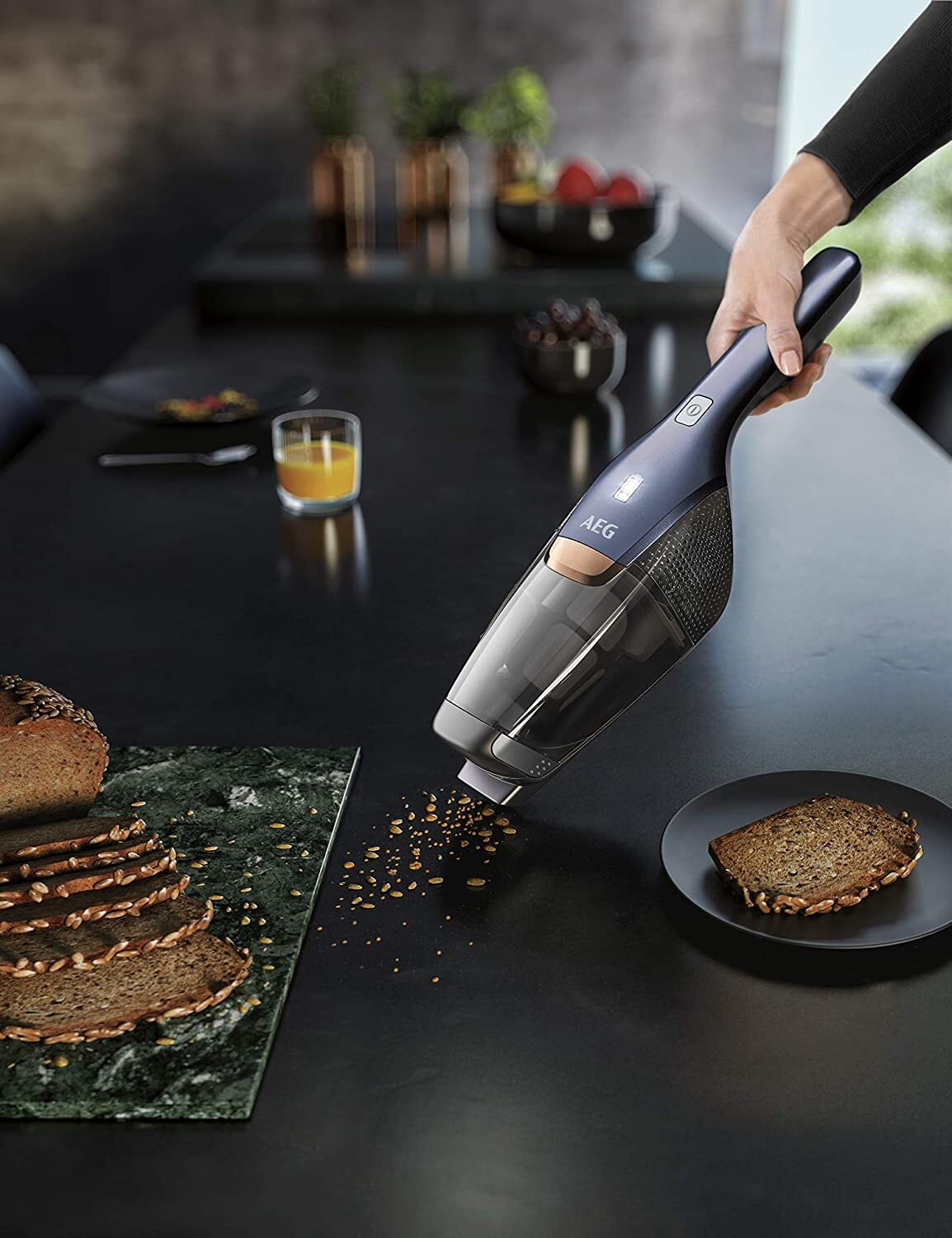 AEG QX8145IB QX8 18v Cordless Upright Hard Floor Vacuum Cleaner 2in