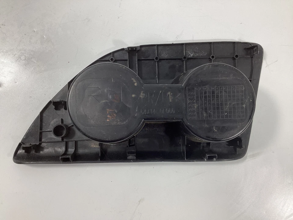 Portavasos Toyota Highlander 2014-2019 64714-0E060 OEM. Foto 2 de 4
