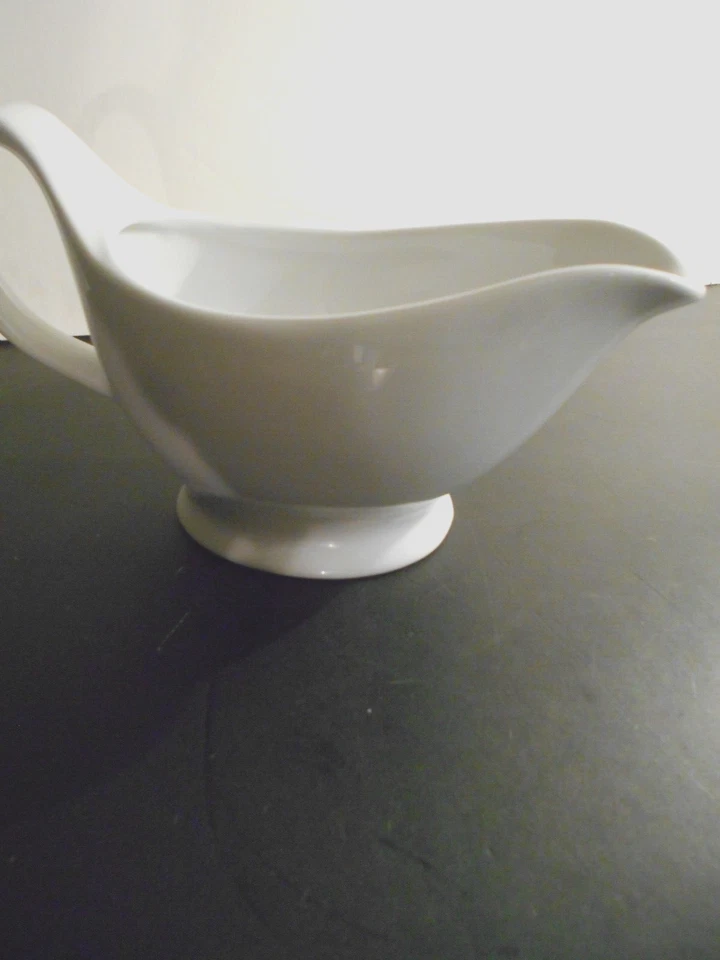 Cordon Bleu BIA White Porcelain Gravy Boat Bowl 16 oz French Country - Image 3 of 4