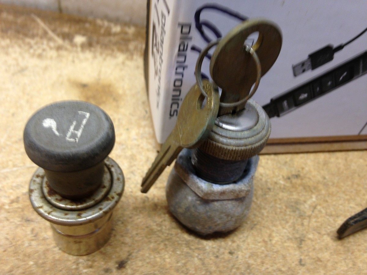 cigarette lighter ignition switch Toggle Ignition A- H & H Switch w Key Cigarette Lighter Element 1 Lot of 7