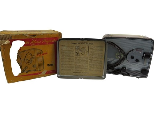 Proiettore cinematografico Kodak Brownie 300 8mm. Vintage anni 50 USATO. Venduto così com'è. Non testato - Foto 2 di 15