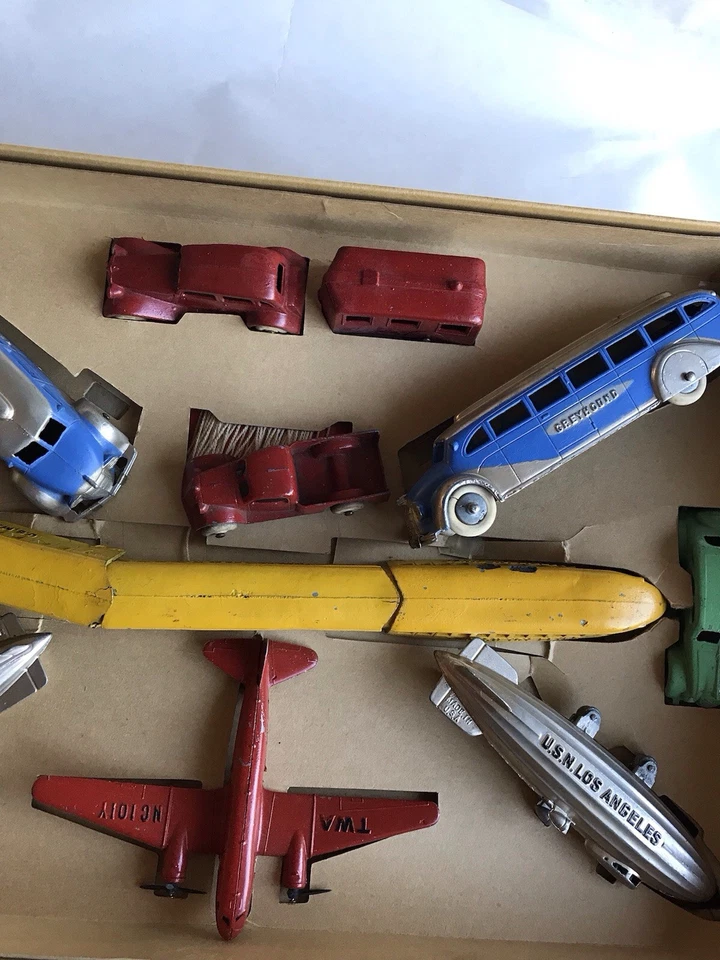 Tootsie Toy Highways y Skyways con 12 vehículos metálicos dirigibles vagones trenes camiones Foto 3 de 4