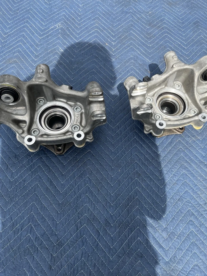 Juego de nudillos husillo trasero izquierdo lamborghini urus 2021 Foto 3 de 4