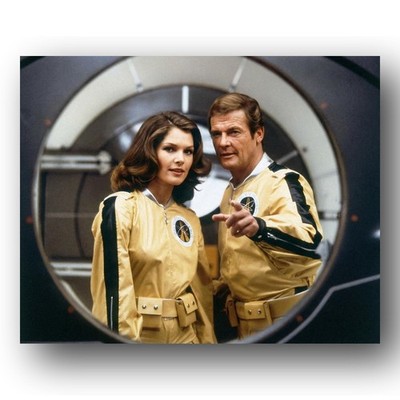 Roger Moore Lois Chiles Photo 8x10 Moonraker James Bond Film Set 1979-1