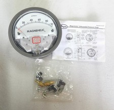 NOS DWYER INSTRUMENTS 2000-100MBAR MISURATORE DI PRESSIONE DIFFERENZIALE MAGN...