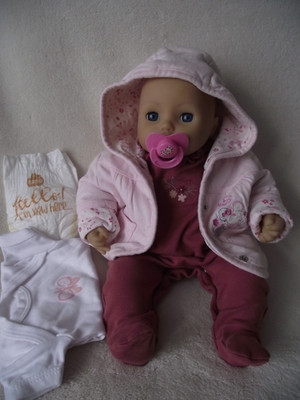 18 ZOLL BABY ANNABELL PUPPE IN BABYKLEIDUNG GEKLEIDET - MACHT BABYGERÄUSCHE & KICHERN