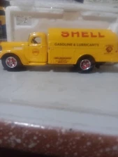 SHELL First Gear 1949 International Tanker Replica 
