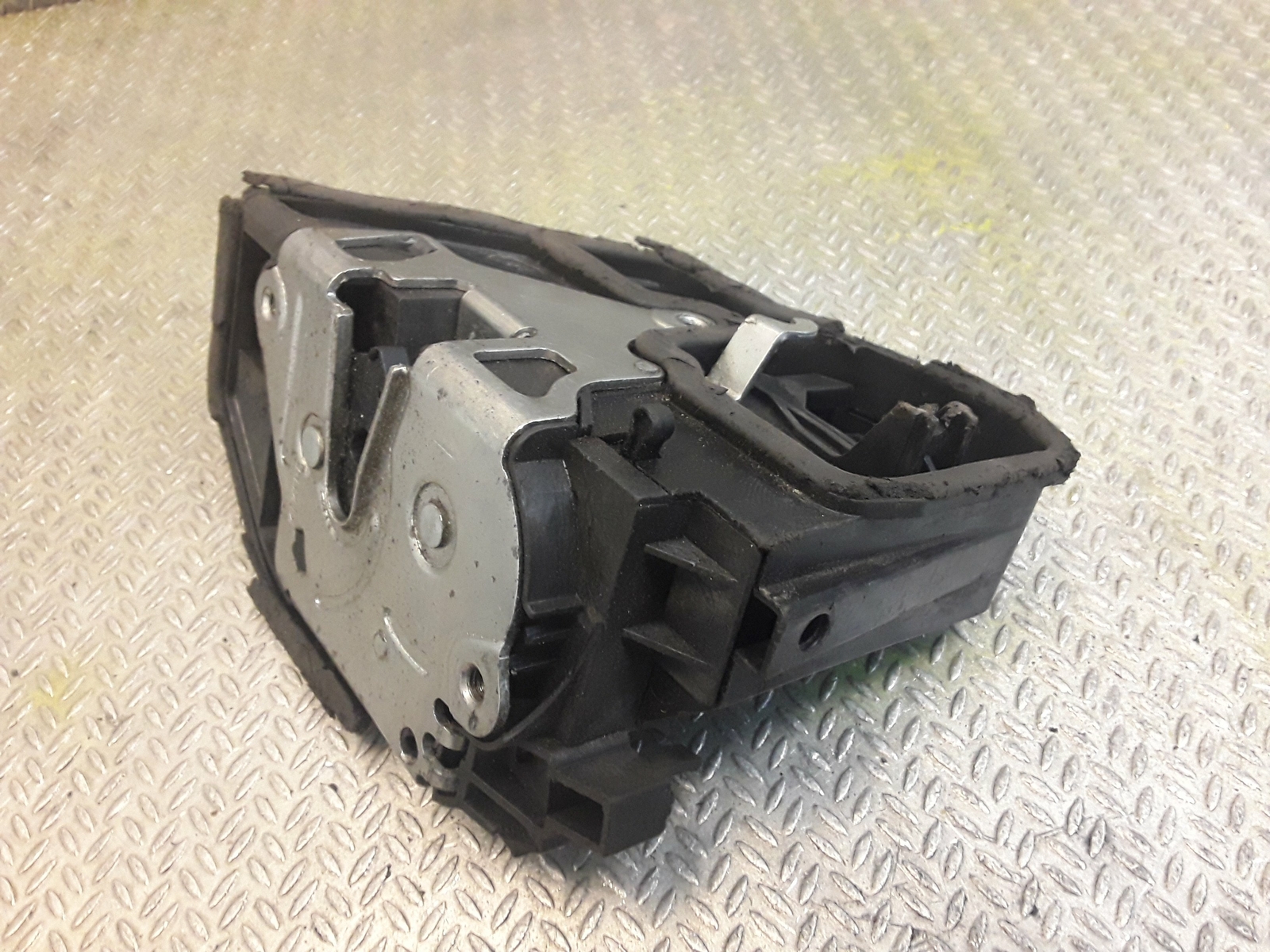 BMW E60 Door Lock Latch Catch (REAR LEFT) BMW 5 Series E60 E61 OEM