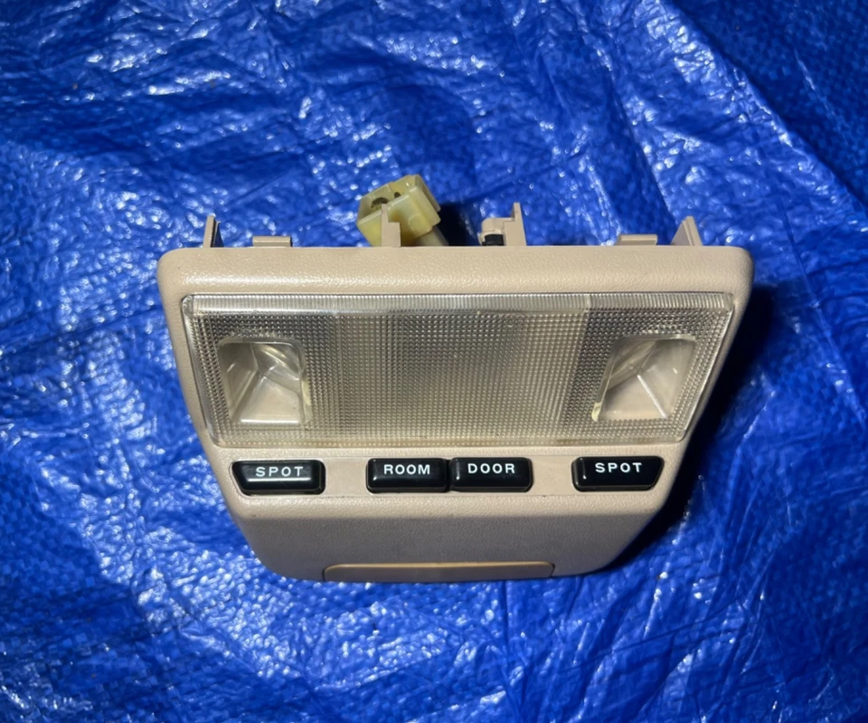 Luz domo genuina OEM para espejo retrovisor Toyota Van/LiteAce 1984-1987 Foto 2 de 4