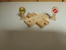 Thomas Wooden Railway Road & Rail Cross Track & Signs Very Good Condition