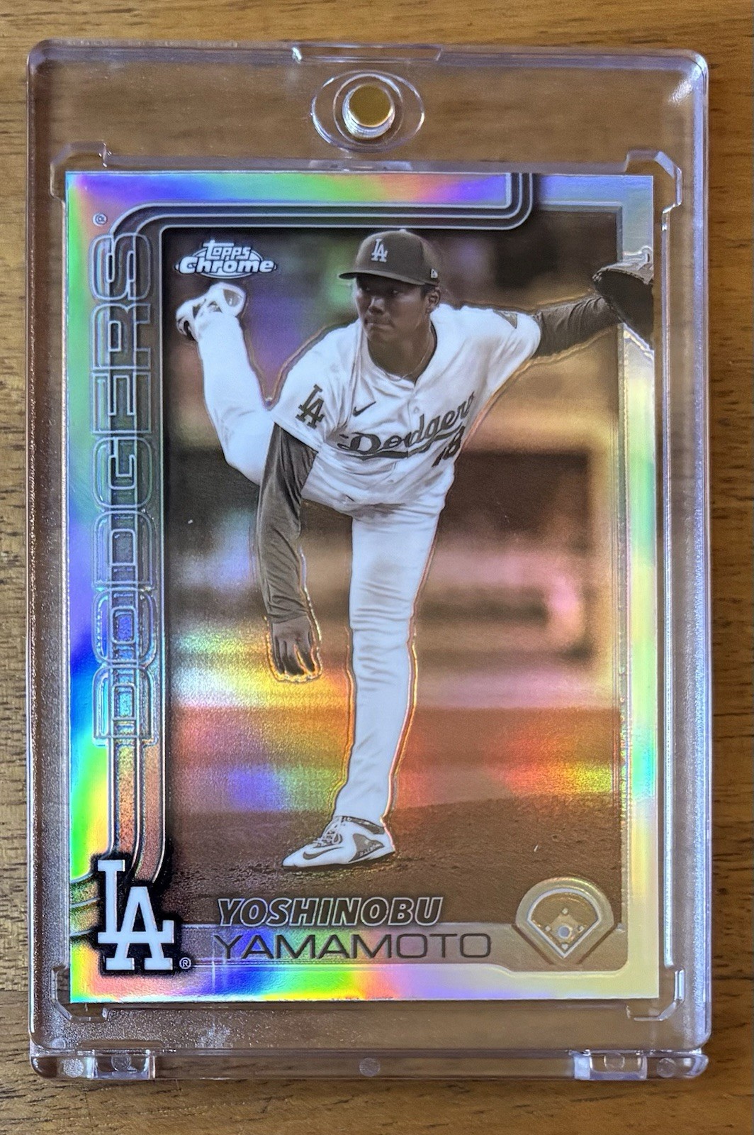 Topps Chrome Negative Refractor Yoshinobu Yamamoto #179 2025 Los Angeles Dodgers