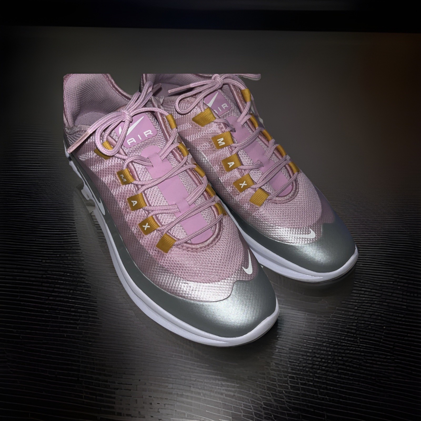 Nike Women's Air Max Premium Running Shoe Style women’s size 7