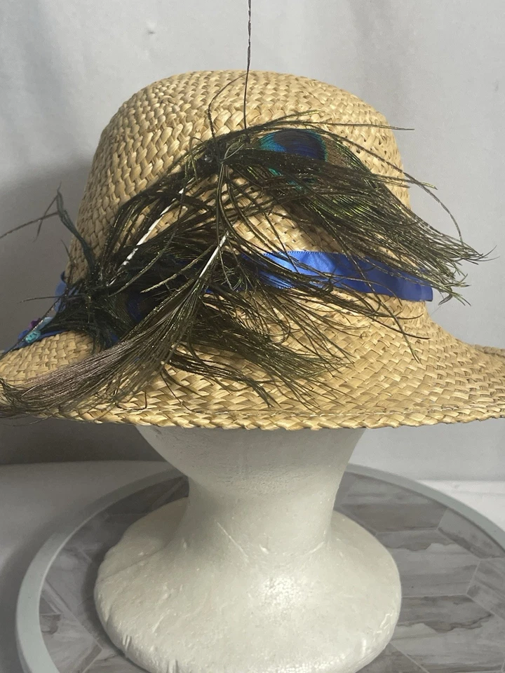 Chapéu de palha vintage com pena de pavão e destaque de fita azul, aba larga boho - Imagem 2 de 4