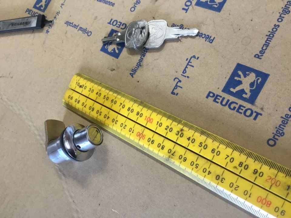peugeot 305 505 sedán berlina capó trasero maletero tapa bloqueo barril y llaves 863025 Foto 4 de 4