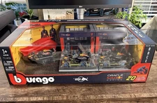Oracle Red Bull Racing Burago 1:43 Formula One Team Racing Set Paddock