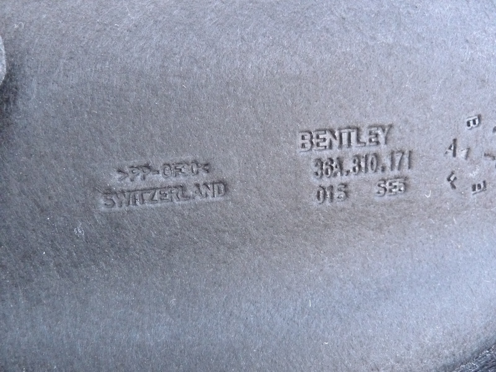 2015+ BENTLEY BENTAYGA Left Drivers Rear Splash Shield Well Guard Dust Cover