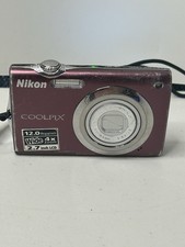 Nikon Coolpix S3000 con scatola. Funziona si accende. Quadro/obiettivo sfocato. Così com'è