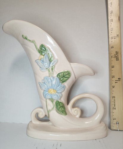 Vintage Hull USA Original Art Pottery Cornucopia Vase Blue Wildflower H-10-8 1/2 - Picture 2 of 3