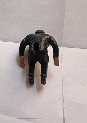 Tonka ? tractor driver FIGURE 1960's plastic 1:32 scale in black - Picture 3 of 3