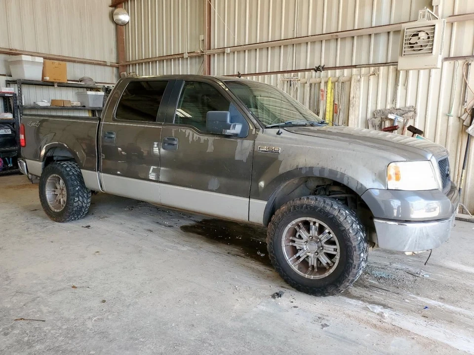 (LOCAL PICKUP ONLY) Radiator Standard Duty Cooling 1" Core Fits 04-08 FORD F150 - Imagem 4 de 4