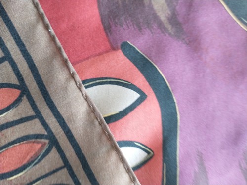 Vintage Adrienne Vittadini Seidentuch braun/goldfarben Tribal Print groß 35/34 Zoll - Bild 4 von 10
