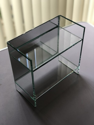 Small Glass Display Unit - Picture 2 of 7