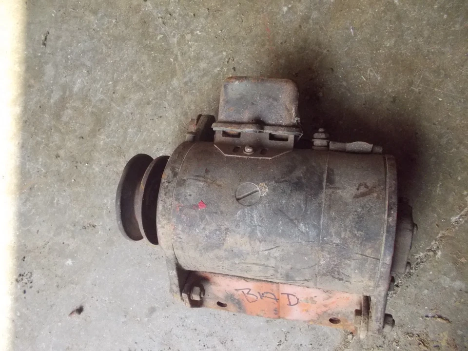 Allis Chalmers WD AC  tractor generator & regulator NON WORKING Core for parts - Image 3 of 4