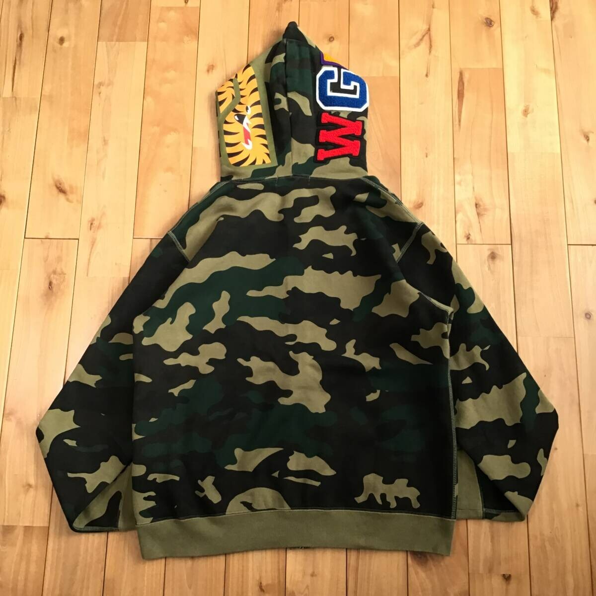 トップス woodland camo shark full zip hoodie A Bathing Ape Woodland Camo Shark Full Zip Hoodie 'Pink