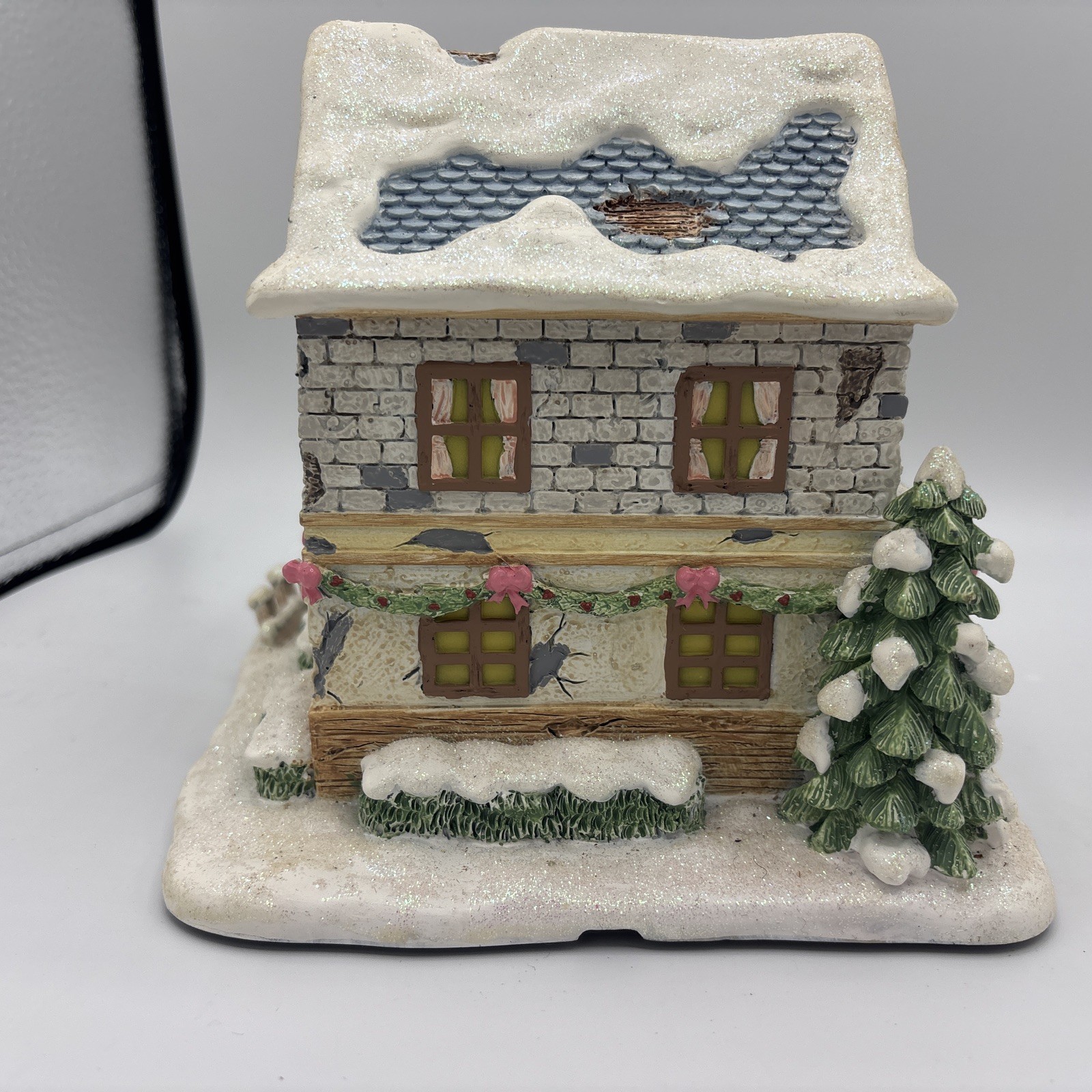 Hawthorne Precious Moments Christmas Carol Village Bob Cratchit House R77