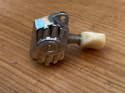 Danelectro 'D' Logo Stimmwirbel Maschinenkopf 1990er Korea EAD Bass Seite