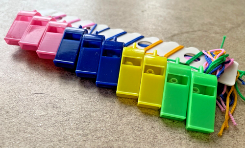 JEYORZY Trillerpfeifen Set - 20 Stück Sportpfeifen Mit Band Für Schiedsrichter & Training