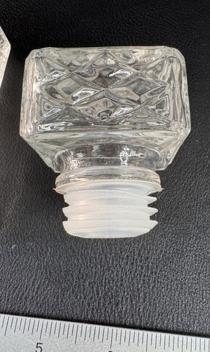 CLEAR GLASS LIQUOR DECANTER BOTTLE MADE IN ITALY WITH TOPPER VINTAGE - Picture 6 of 11