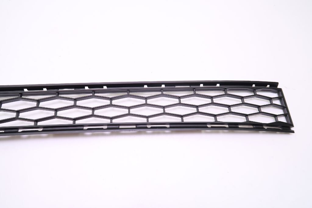  Maserati Ghibli front bumper center grille 759