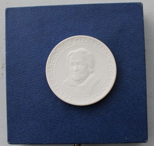 29510 Porcelaine Médaille Feierabendheim Clara Zetkin Dresden 1980 DDR + Boîte - Afbeelding 1 van 2