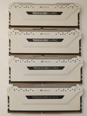 CMW32GX4M4C3000C15W Corsair Vengeance RGB Pro DDR4 32GB (4x8GB) 3000MHz   TOP!  