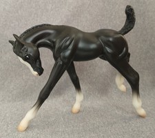 Breyer Classic Freedom American Quarter Horse puledro nero con Blaze e 4 calze