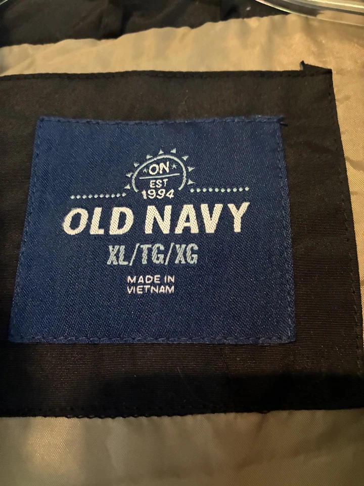 Old Navy Puffer Vest Mens Size XL Black Snap Zip Excellent Condition  - Image 3 of 4