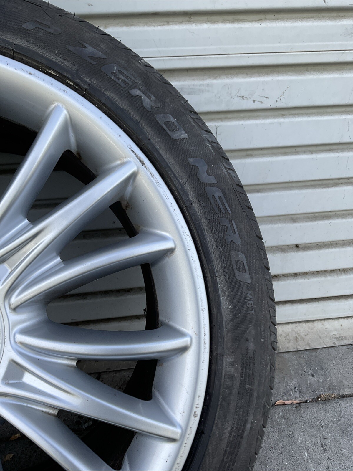 14-17 Maserati Quattroporte, Rear Wheel / Rim, Curb Rash, 19",  P/N 98015712 #2