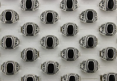 50pcs De gros Lots Noir Email Classique Bijoux Alliage hommes femmes Bagues